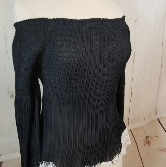 WILLOW & CLAY Shirred Off the Shoulder Top - Picture 3 of 8